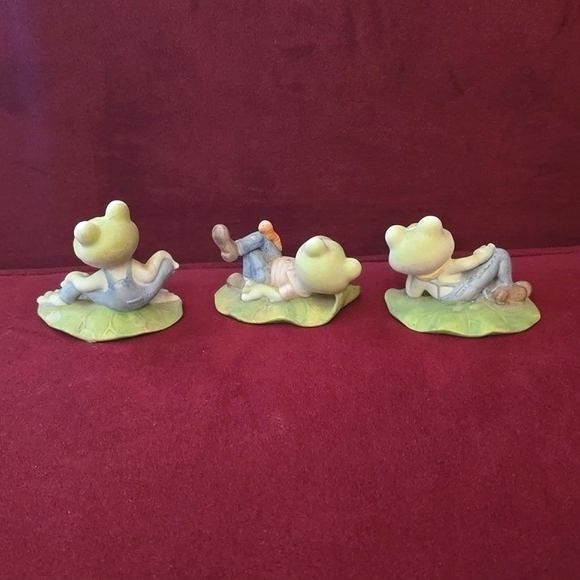 Vintage 90s Homco Porcelain Bisque Frog Figurines 3 Pc. - Picture 7 of 7